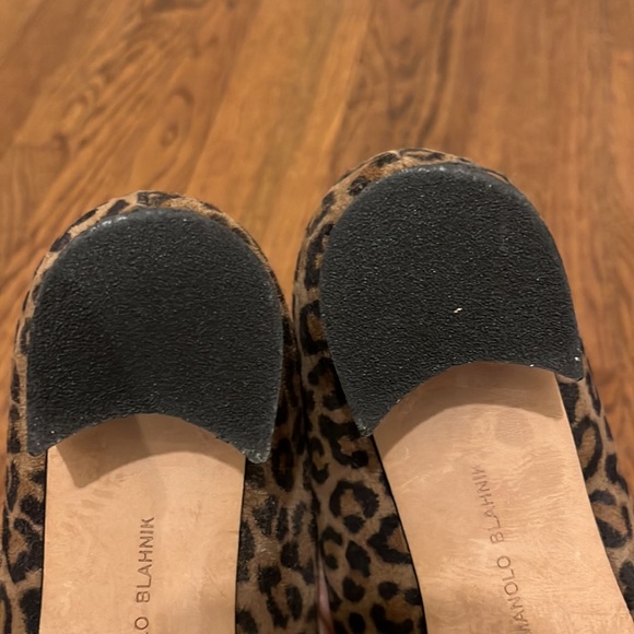 Manolo Blahnik leopard pumps - size 39.5 - light wear. - Picture 5 of 5